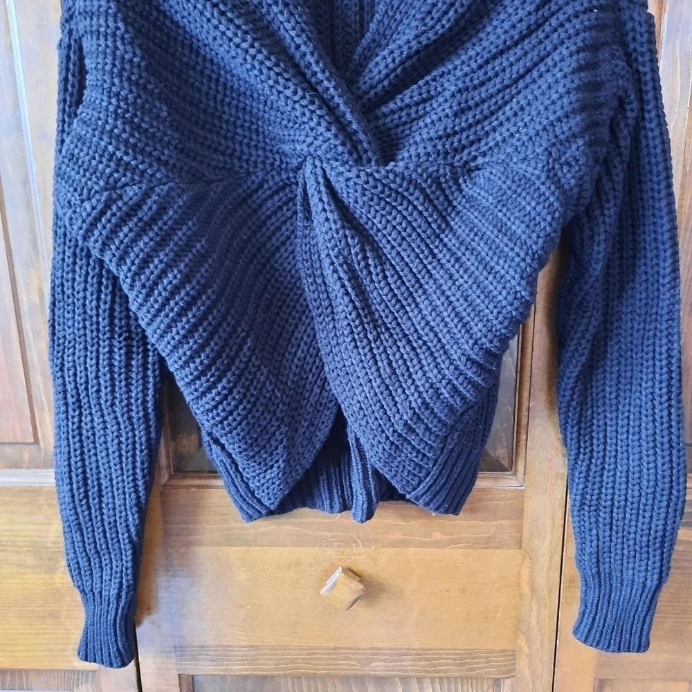 Black chunky ribbed knit crewneck sweater with back v-neck twist knot